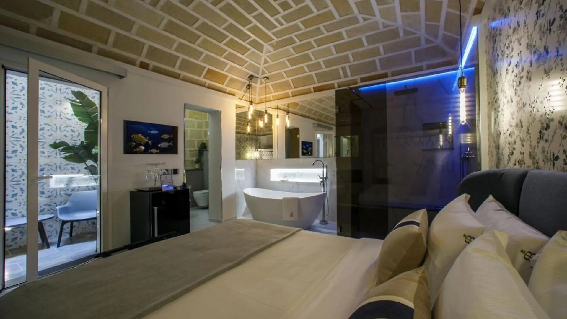 Rb Suites Centrale contacts